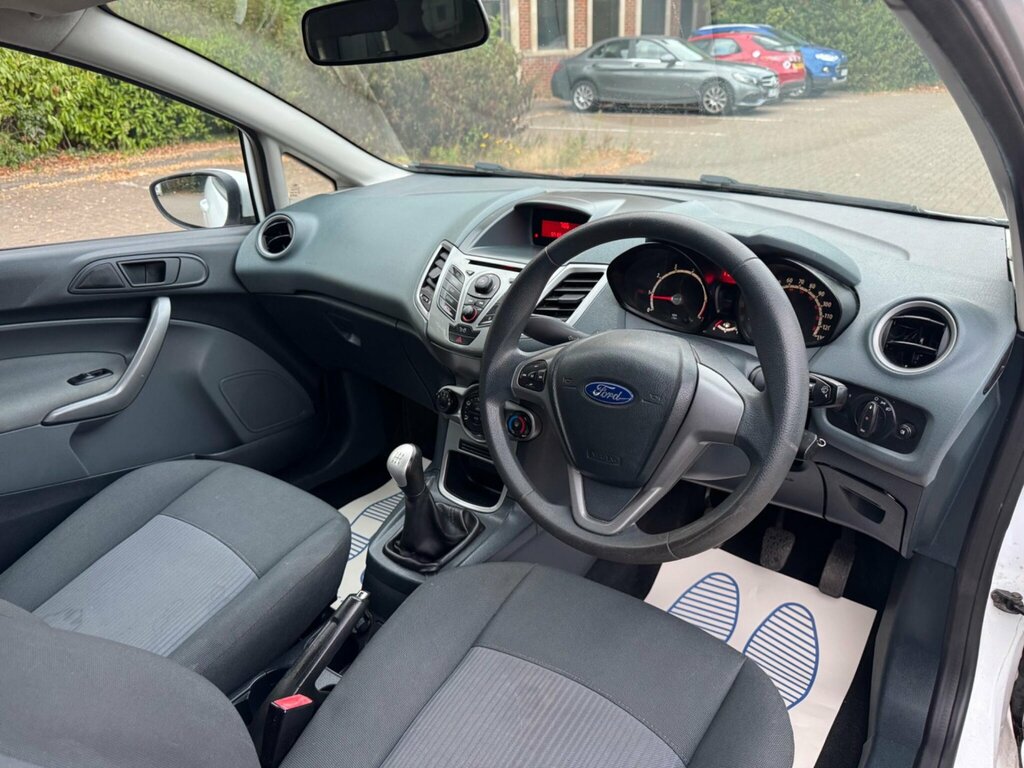 Ford Fiesta Hatchback 1.6 Titanium 201010 Red #16