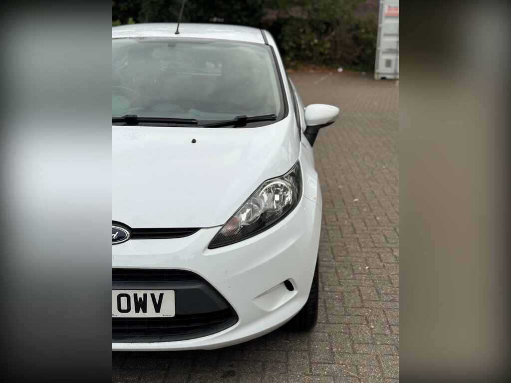 Ford Fiesta Hatchback 1.6 Titanium 201010 Red #10