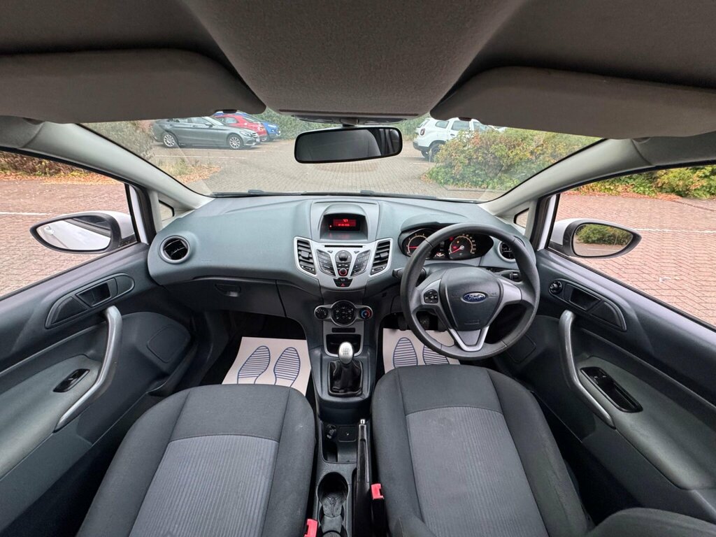 Ford Fiesta Hatchback 1.6 Titanium 201010 Red #27