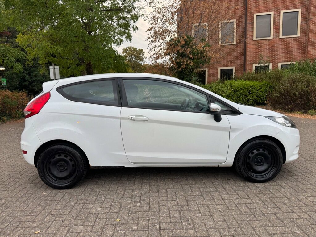Ford Fiesta Hatchback 1.6 Titanium 201010 Red #8