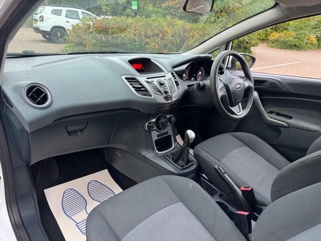 Ford Fiesta Hatchback 1.6 Titanium 201010 Red #19