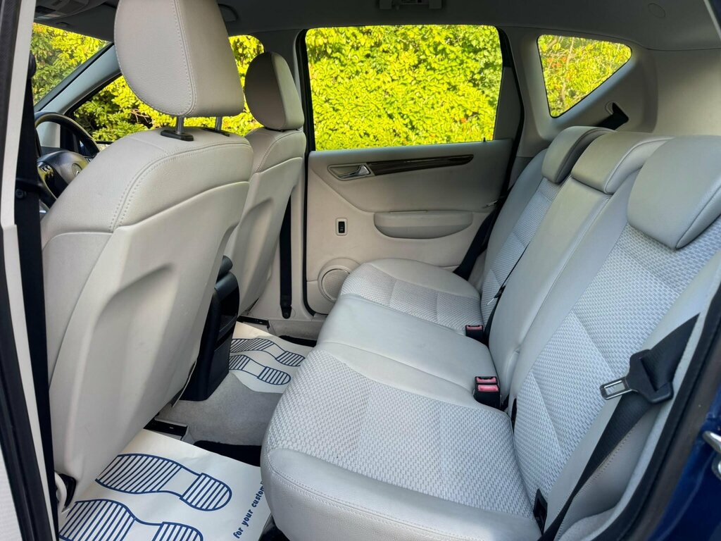 Mercedes-Benz A Class 1.5 Blueefficiency Avantgarde Se Black #22