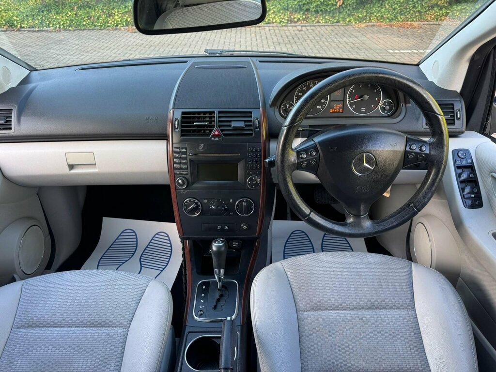 Mercedes-Benz A Class 1.5 Blueefficiency Avantgarde Se Black #30