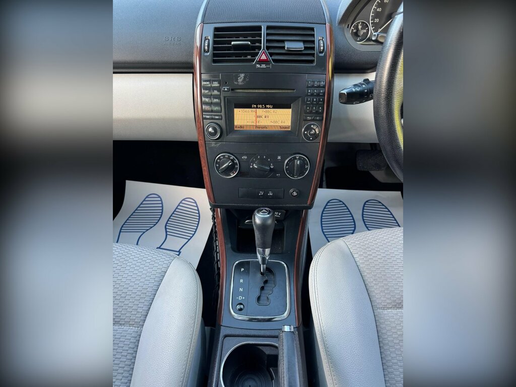 Mercedes-Benz A Class 1.5 Blueefficiency Avantgarde Se Black #28