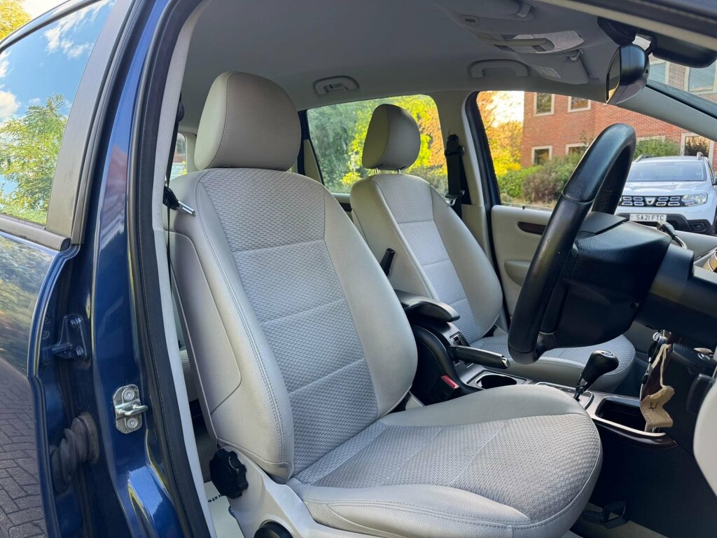 Mercedes-Benz A Class 1.5 Blueefficiency Avantgarde Se Black #17