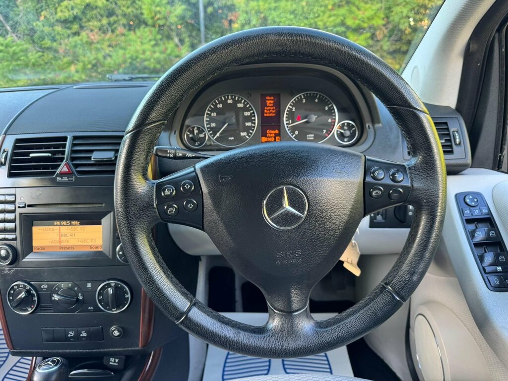 Mercedes-Benz A Class 1.5 Blueefficiency Avantgarde Se Black #33
