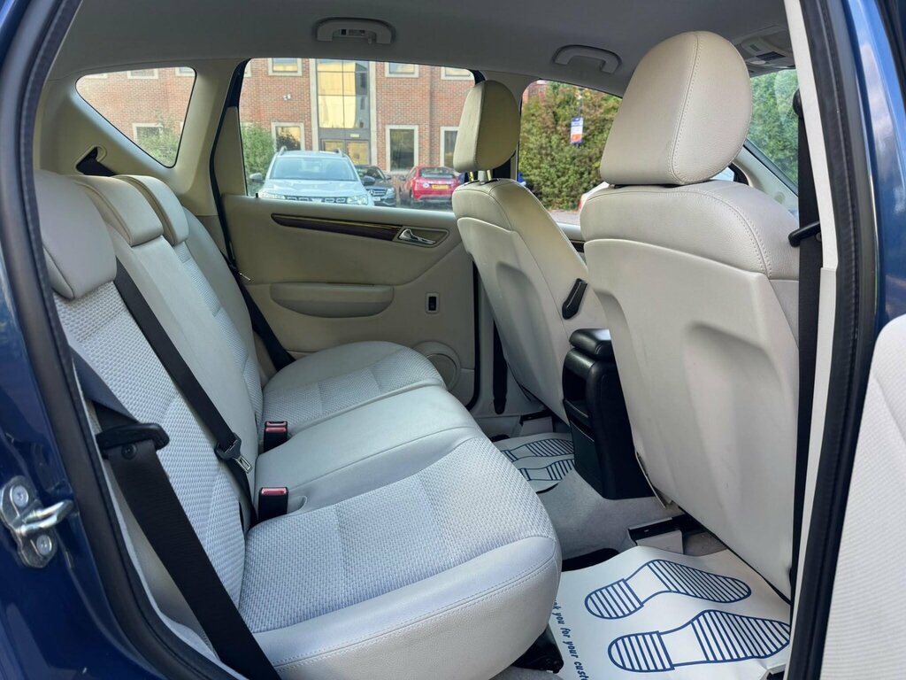 Mercedes-Benz A Class 1.5 Blueefficiency Avantgarde Se Black #21