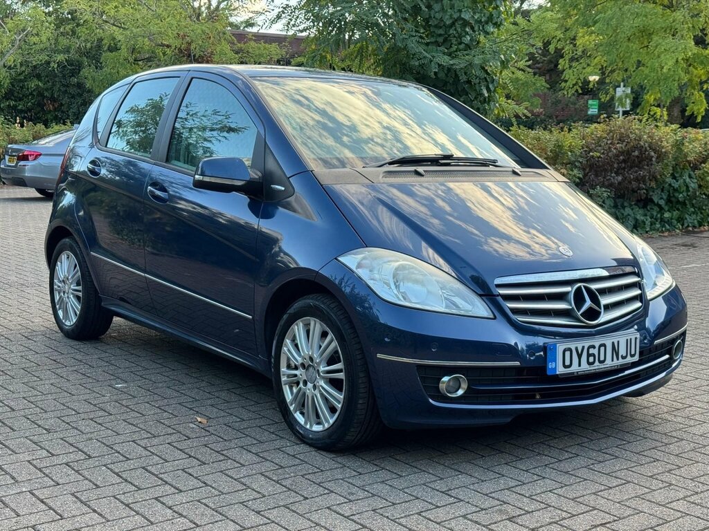 Mercedes-Benz A Class 1.5 Blueefficiency Avantgarde Se Black #1
