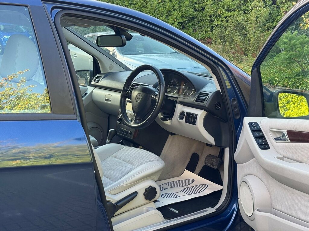 Mercedes-Benz A Class 1.5 Blueefficiency Avantgarde Se Black #15