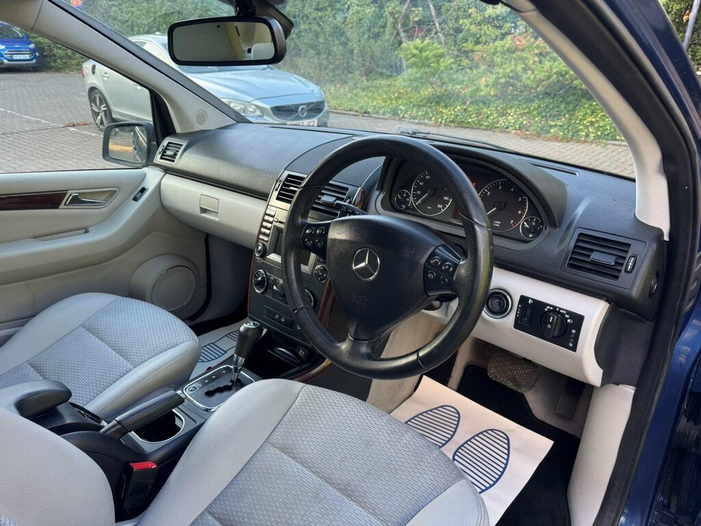Mercedes-Benz A Class 1.5 Blueefficiency Avantgarde Se Black #16