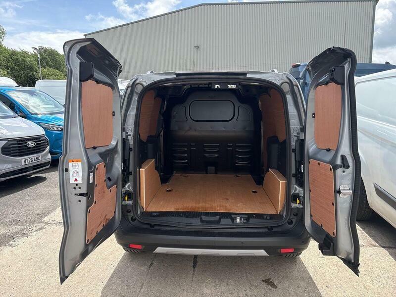 Ford Transit Courier Trend 100Kw 43Kwh White #31