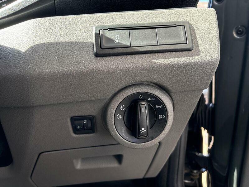 Volkswagen Transporter Mpv White #32