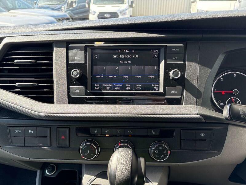 Volkswagen Transporter Mpv White #17