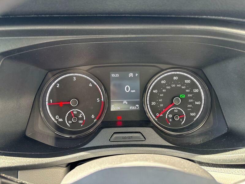 Volkswagen Transporter Mpv White #12