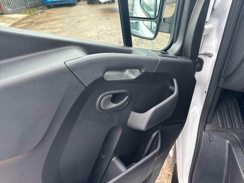 Renault Master Ll35 2.3 Dci 145Bhp 4.1 Metre Grp Luton 500Kg Ta White #22