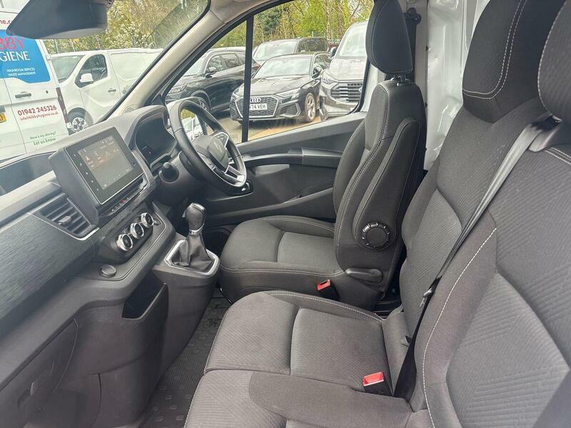Renault Trafic Trafic Sl30 Blue Dci 130 Advance Safety Van White #36