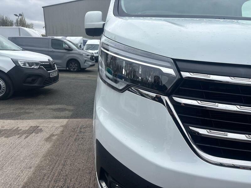 Renault Trafic Trafic Sl30 Blue Dci 130 Advance Safety Van White #16
