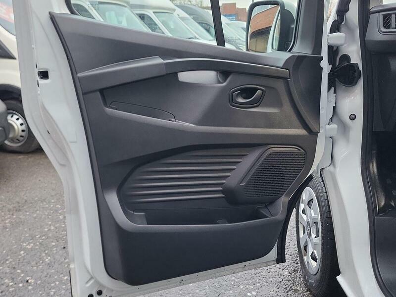 Renault Trafic 2.0 Dci Blue 30 Extra Sport Lwb Euro 6 Ss  #31