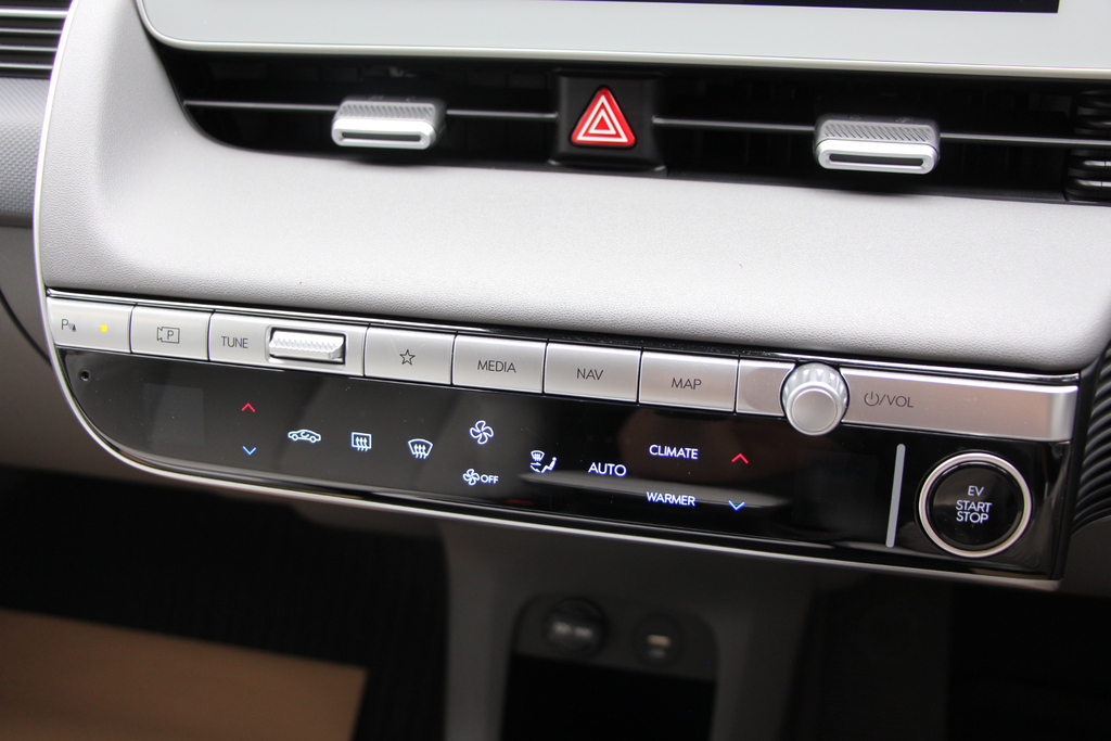 Hyundai Ioniq Automatic White #16