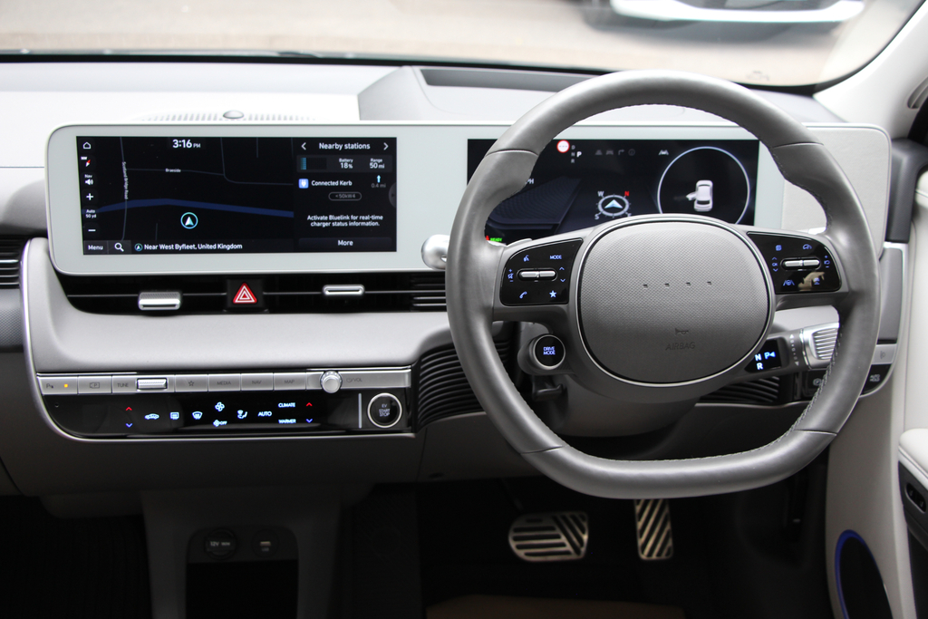 Hyundai Ioniq Automatic White #17