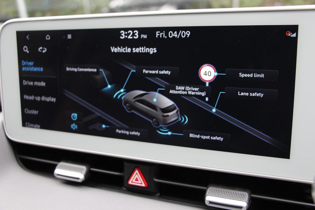 Hyundai Ioniq Automatic White #31