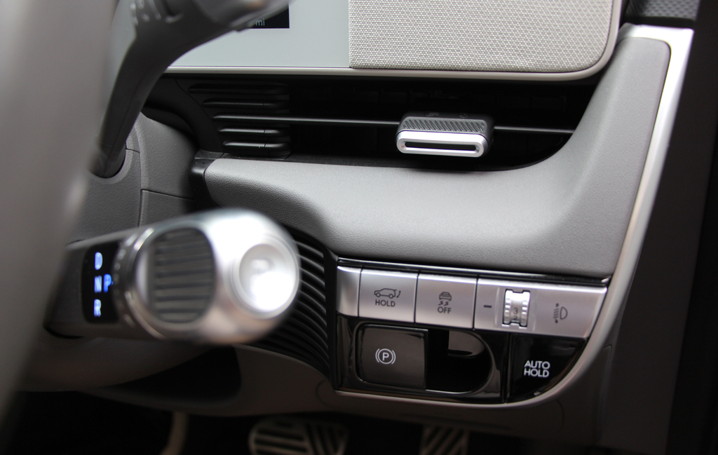 Hyundai Ioniq Automatic White #20