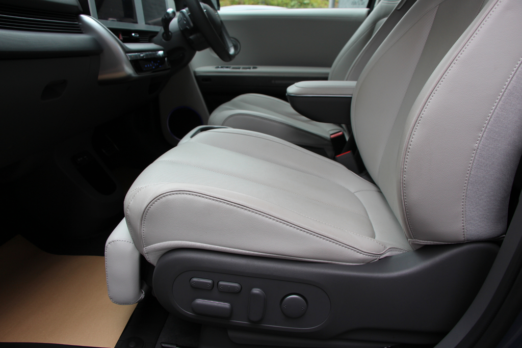 Hyundai Ioniq Automatic White #36