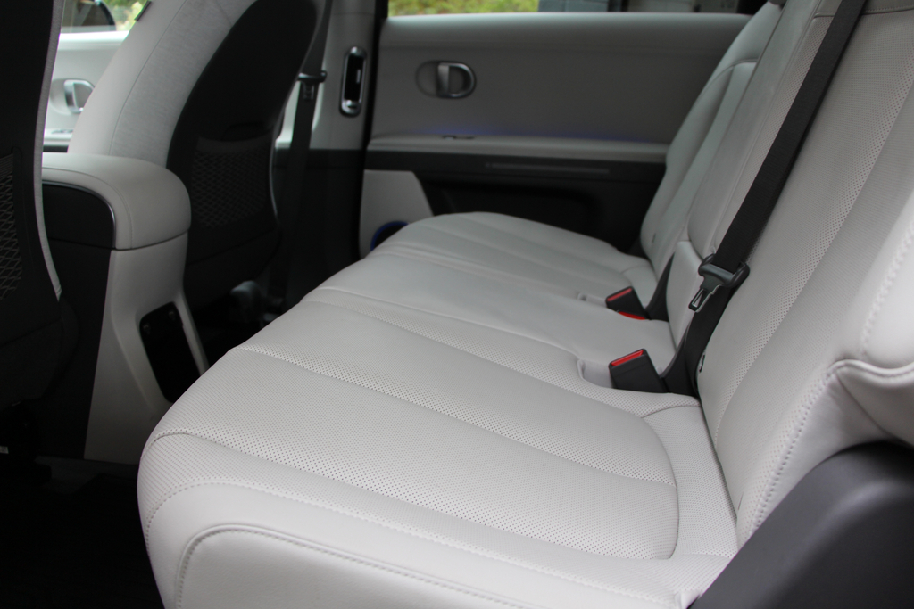 Hyundai Ioniq Automatic White #38