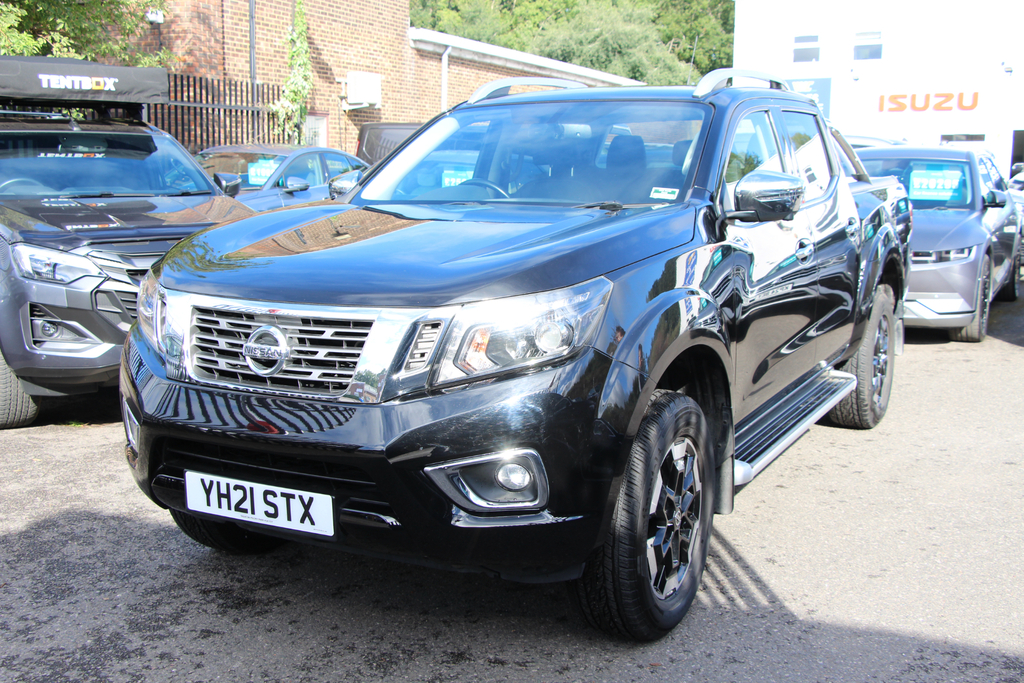 Nissan Navara Dci Tekna Double Cab 4Wd 190 2 Owners, Fsh, 5 R Black #2