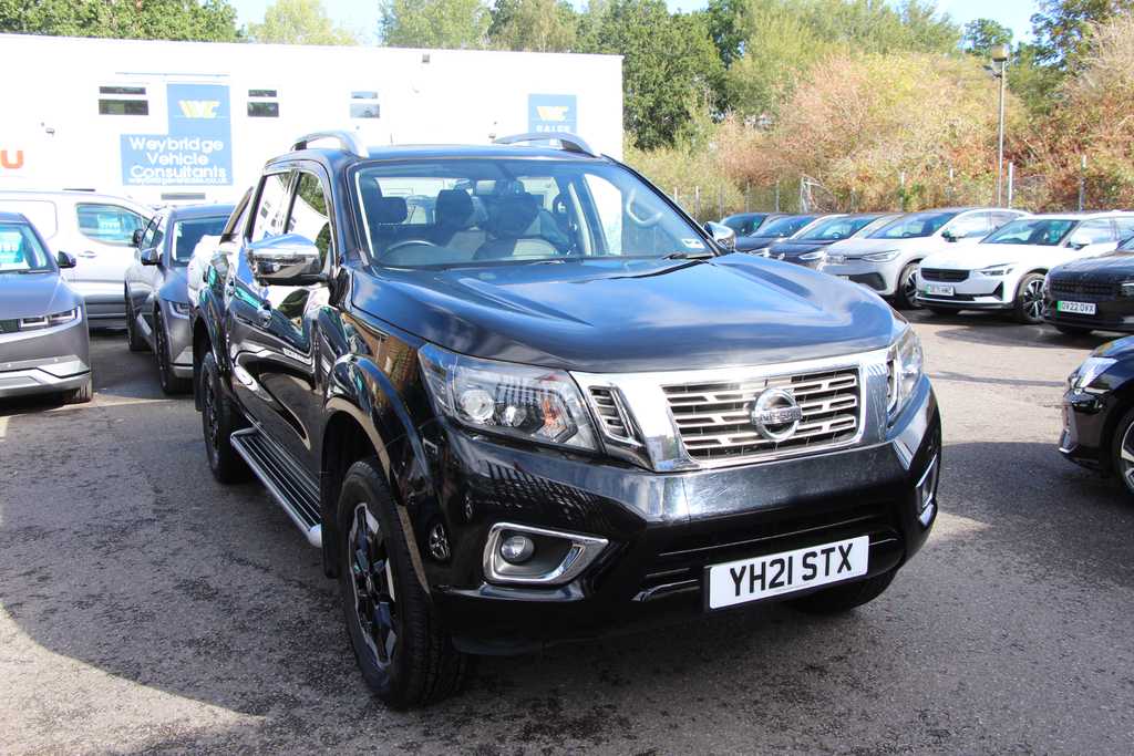 Nissan Navara Dci Tekna Double Cab 4Wd 190 2 Owners, Fsh, 5 R Black #3
