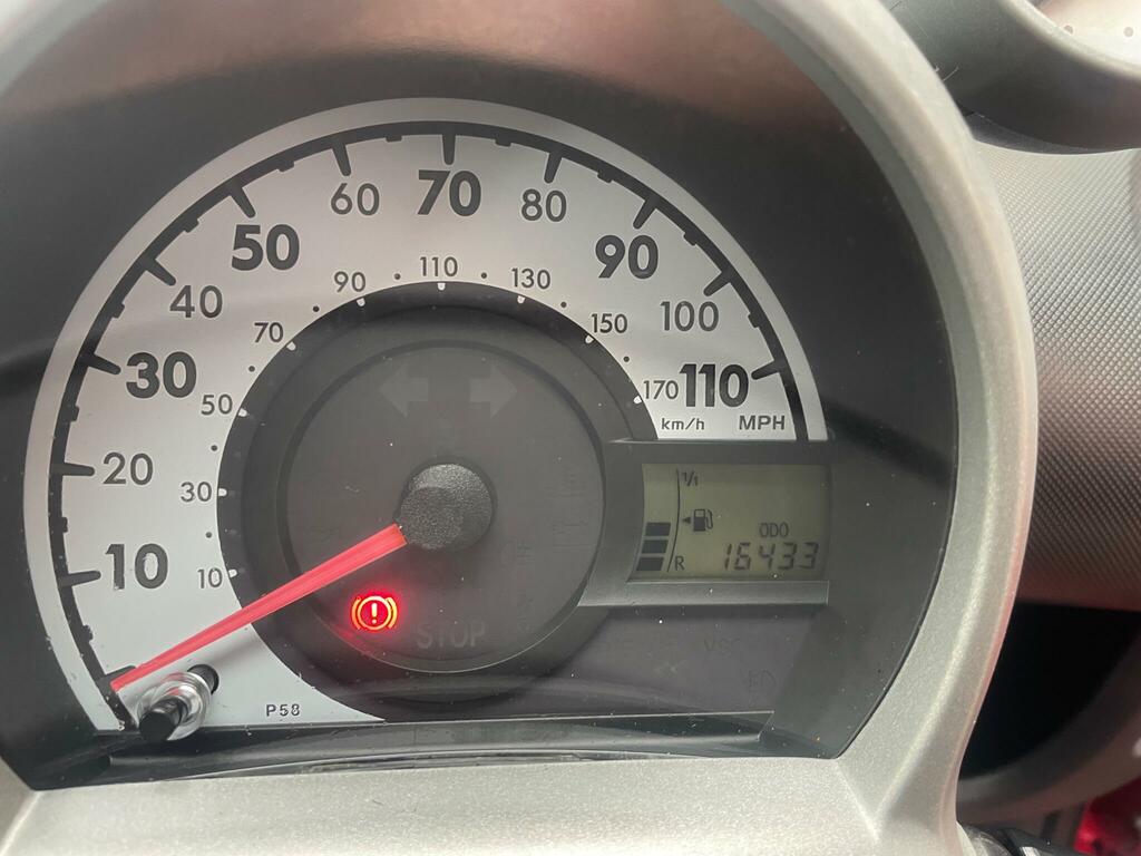 Peugeot 107 Allure Red #5