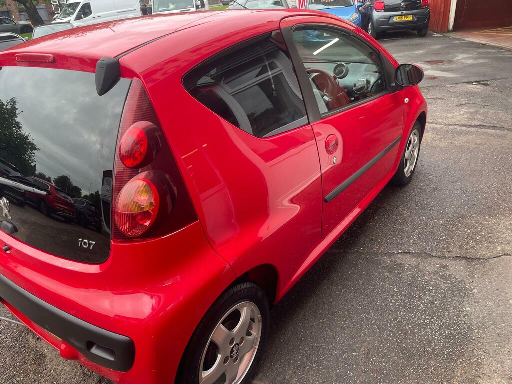 Peugeot 107 Allure Red #2