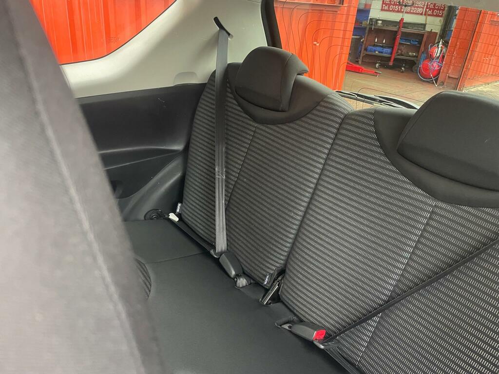 Peugeot 107 Active Silver #15