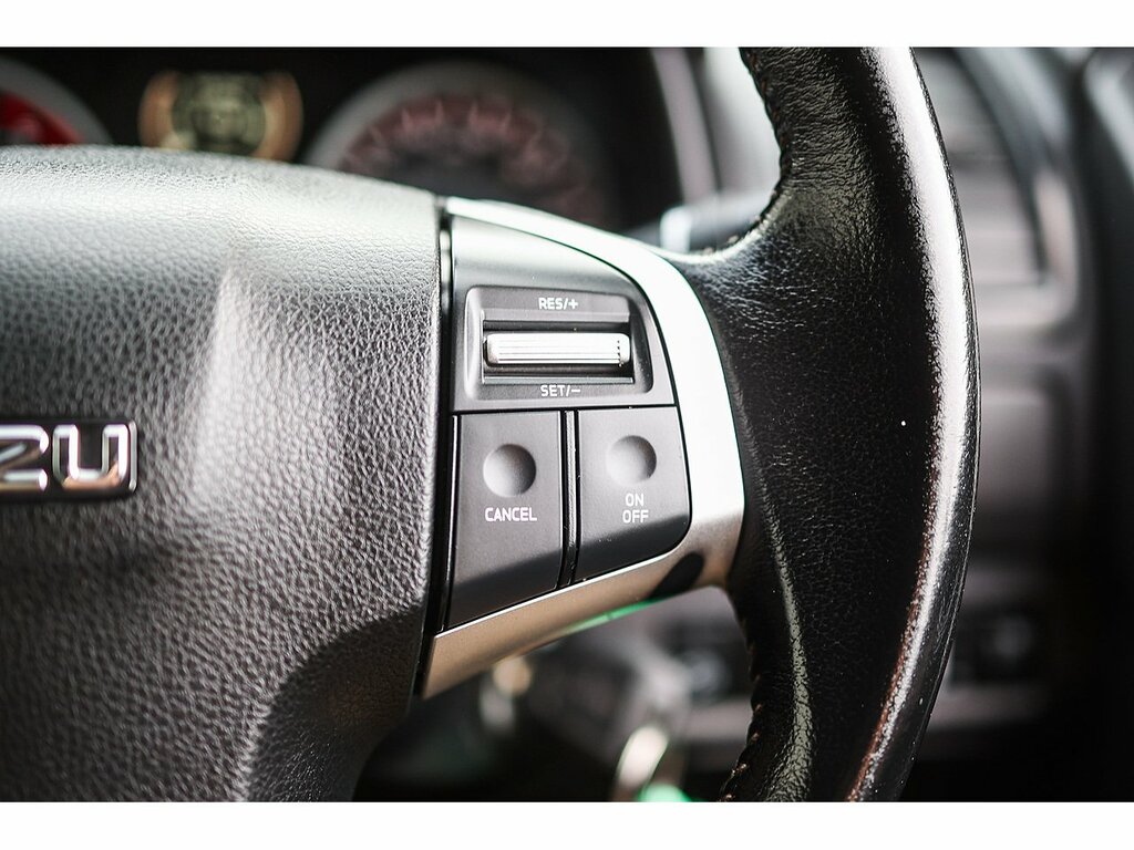 Isuzu D-Max 1.9 Yukon Double Cab 4X4 White #25