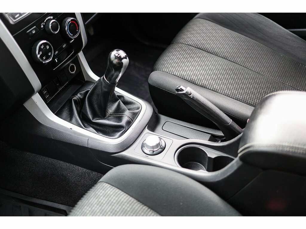 Isuzu D-Max 1.9 Yukon Double Cab 4X4 White #21