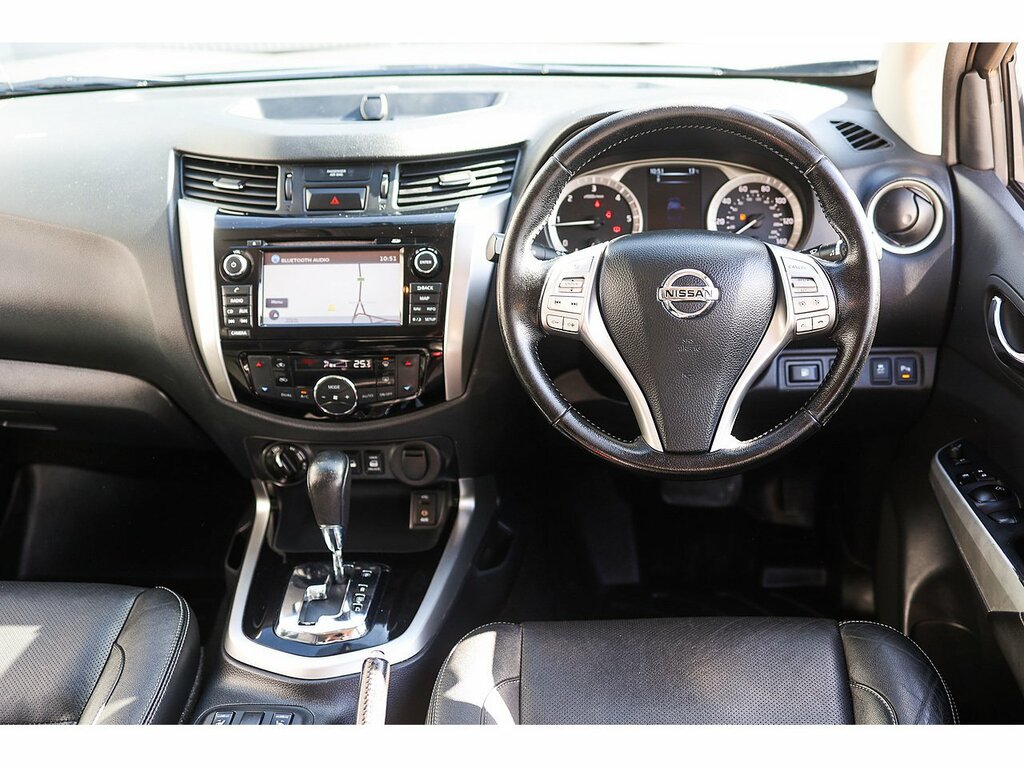 Nissan Navara Dci Tekna Grey #2