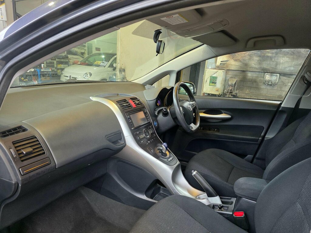 Toyota Auris Hatchback Red #39