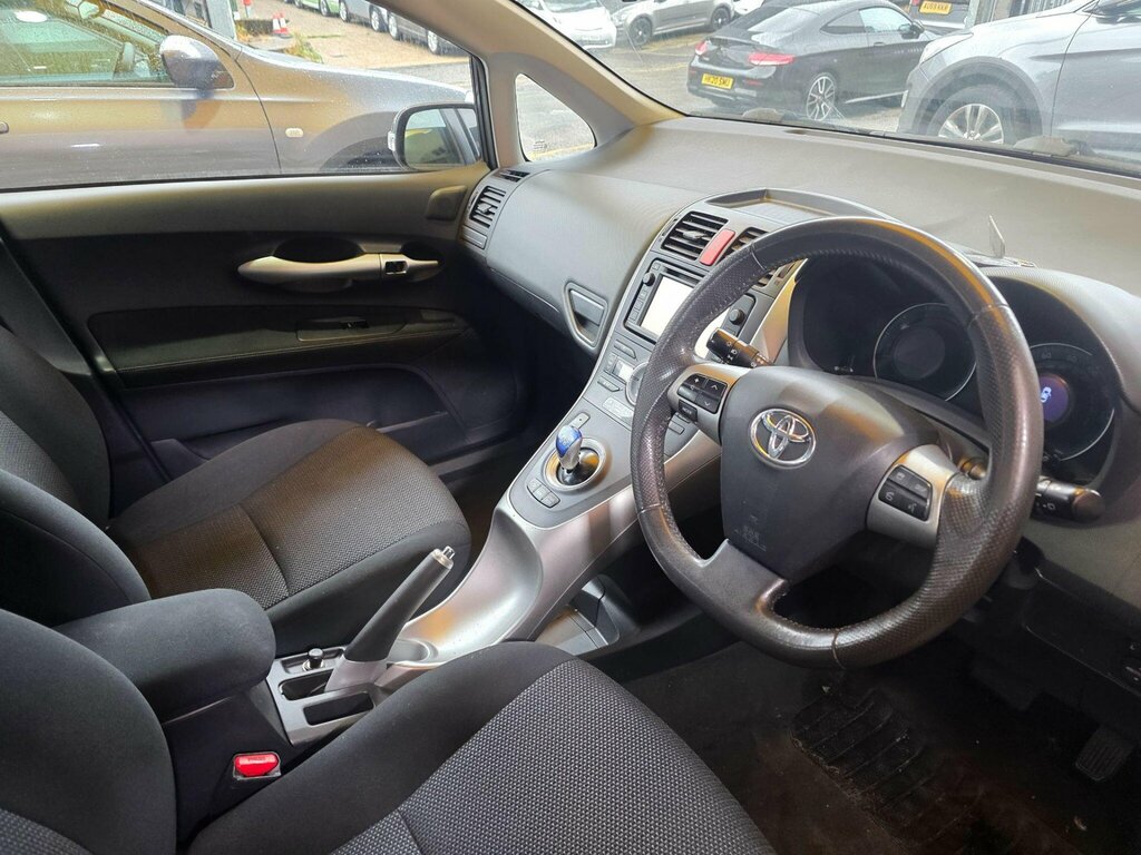 Toyota Auris Hatchback Red #11