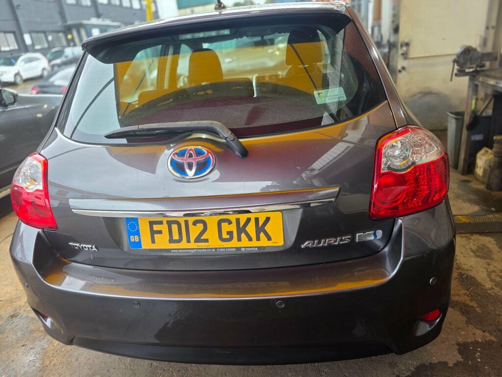 Toyota Auris Hatchback Red #7