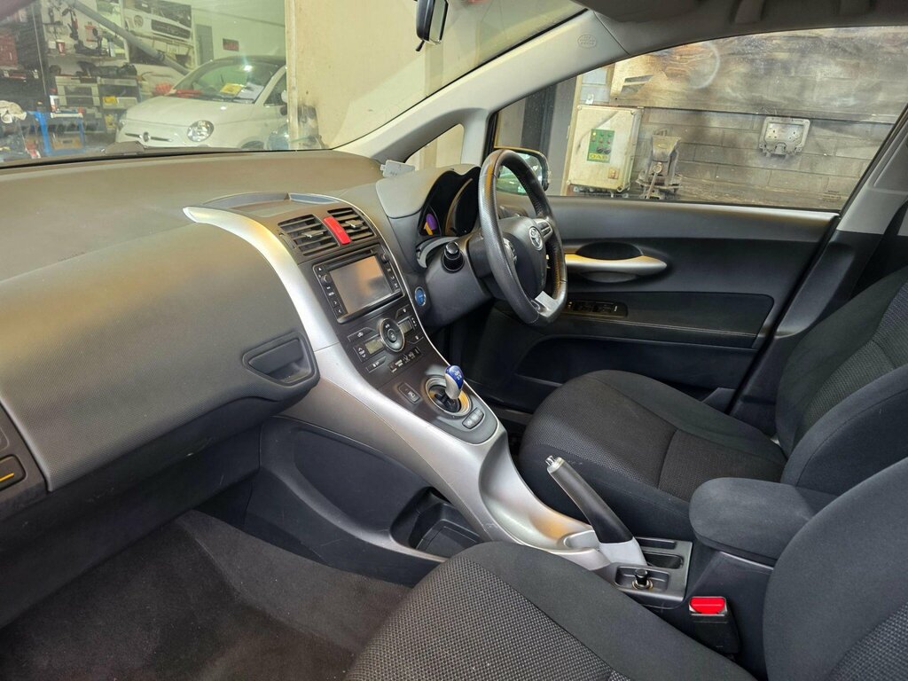 Toyota Auris Hatchback Red #35