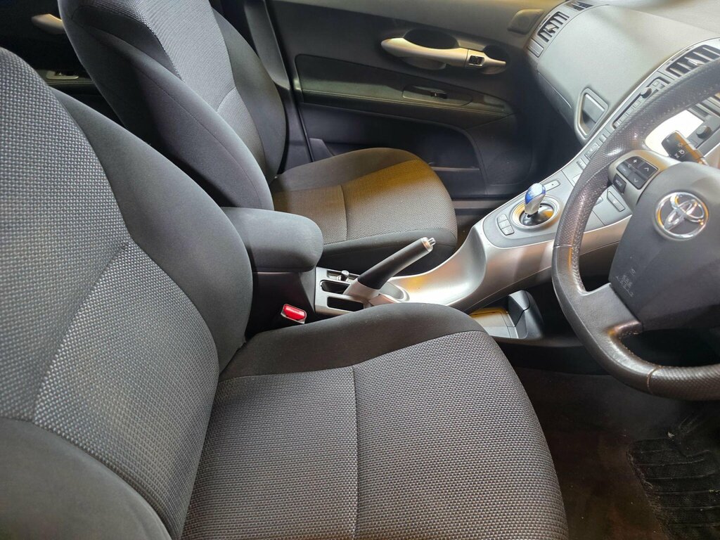 Toyota Auris Hatchback Red #12