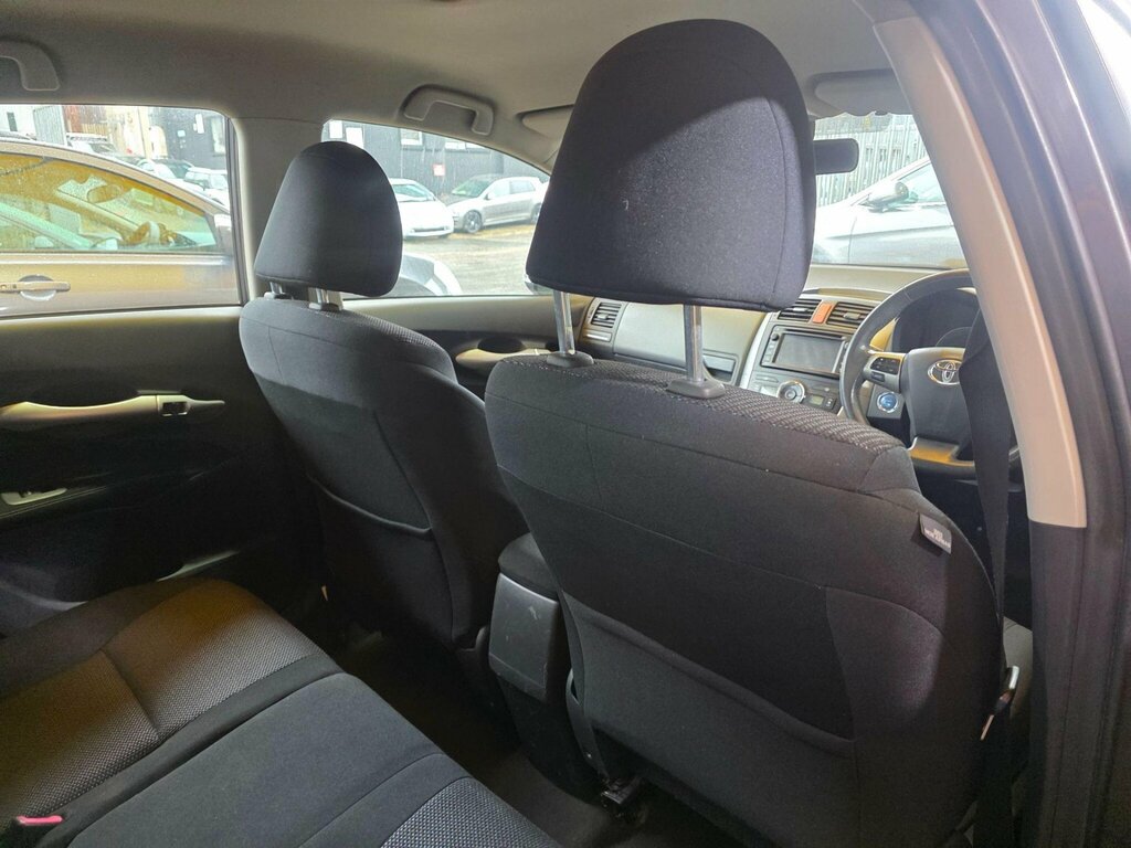 Toyota Auris Hatchback Red #15