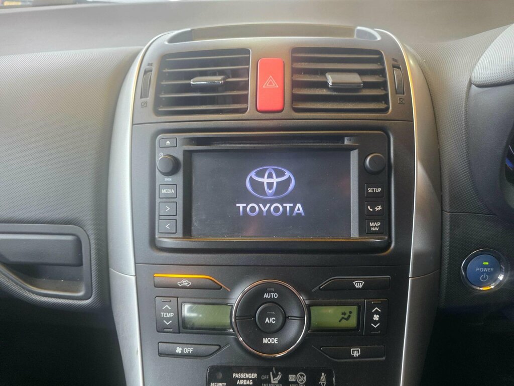 Toyota Auris Hatchback Red #30