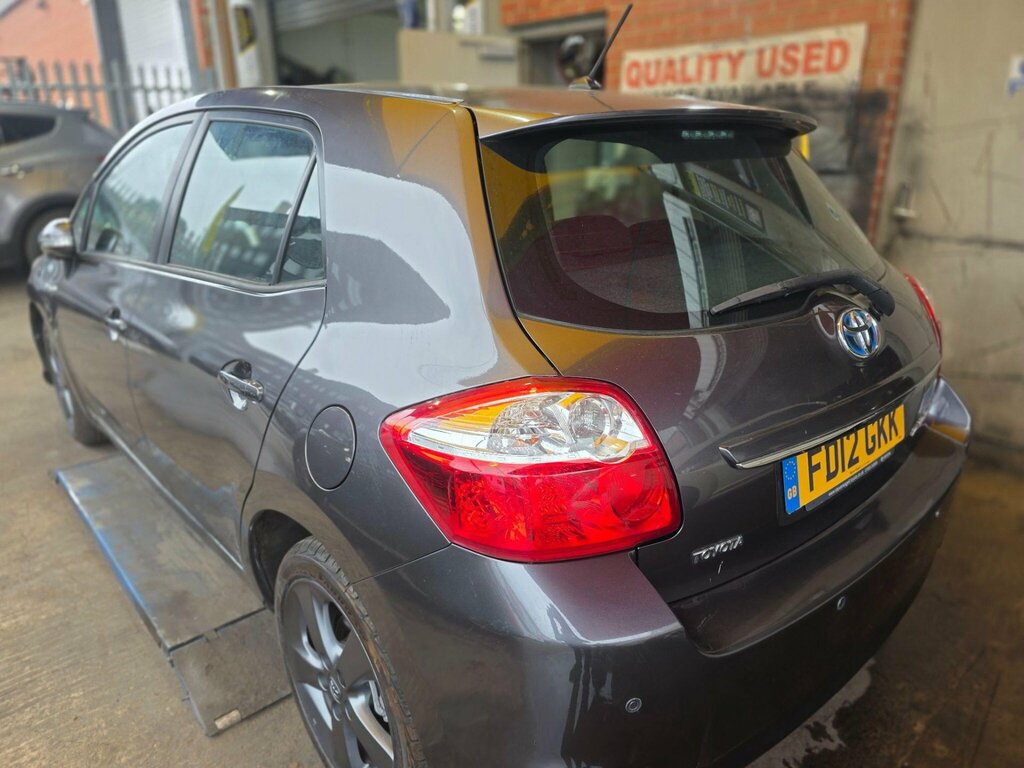 Toyota Auris Hatchback Red #40