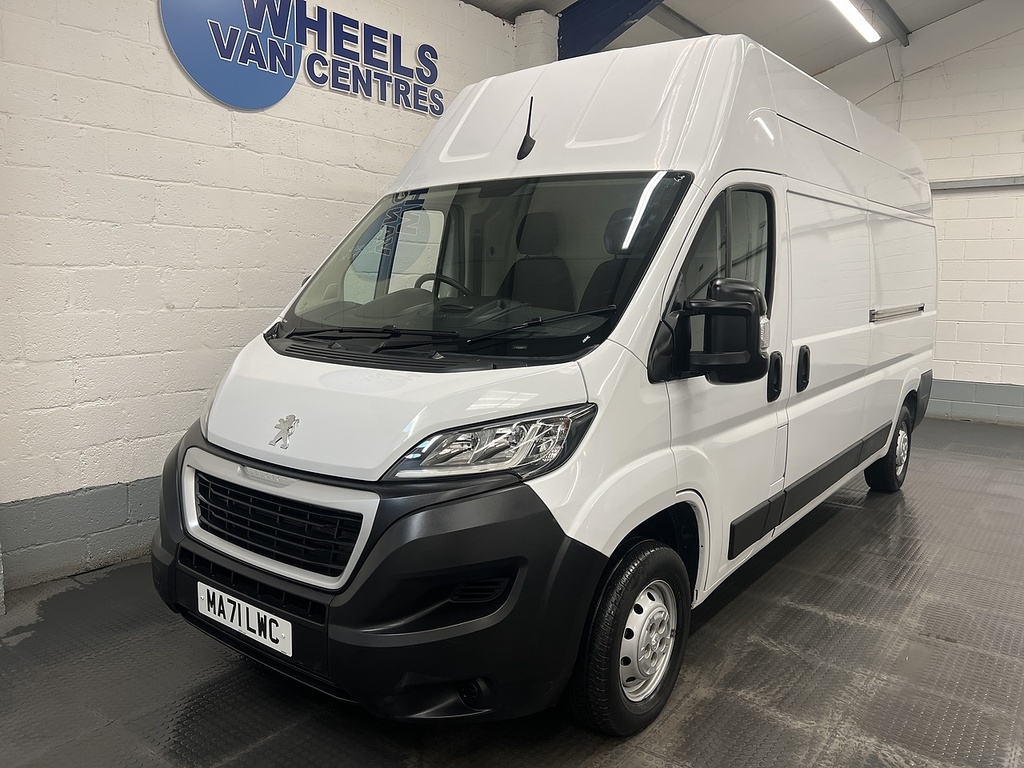 Peugeot Boxer 2.2 Bluehdi 335 Professional Panel Van White