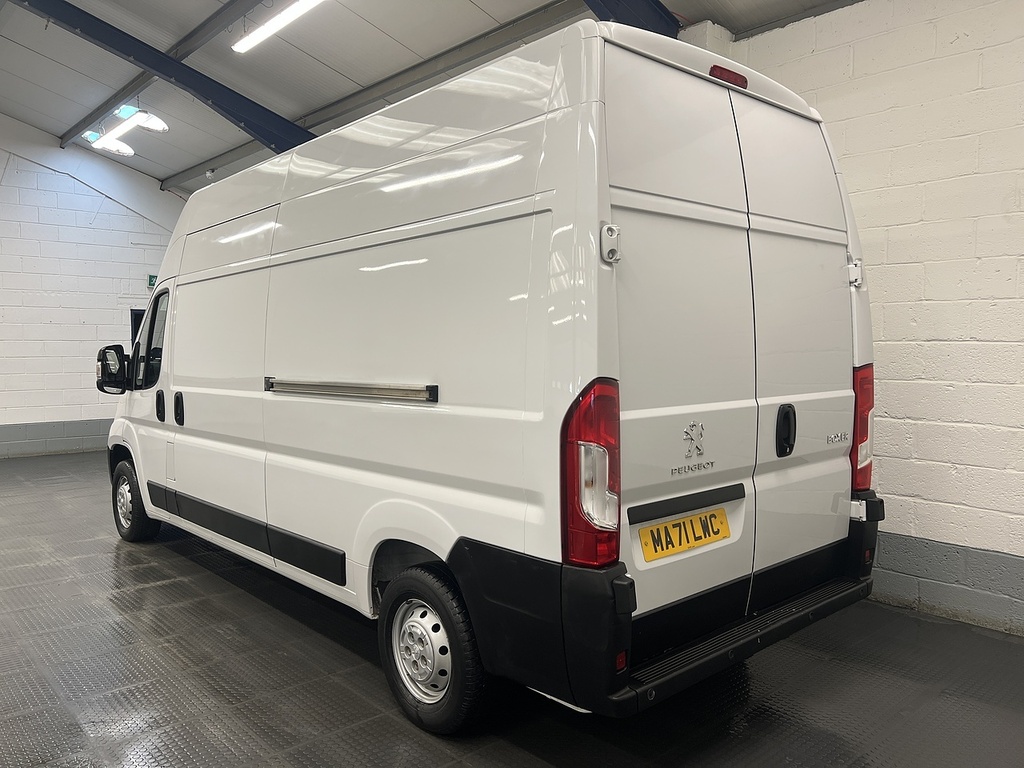Peugeot Boxer 2.2 Bluehdi 335 Professional Panel Van White #3