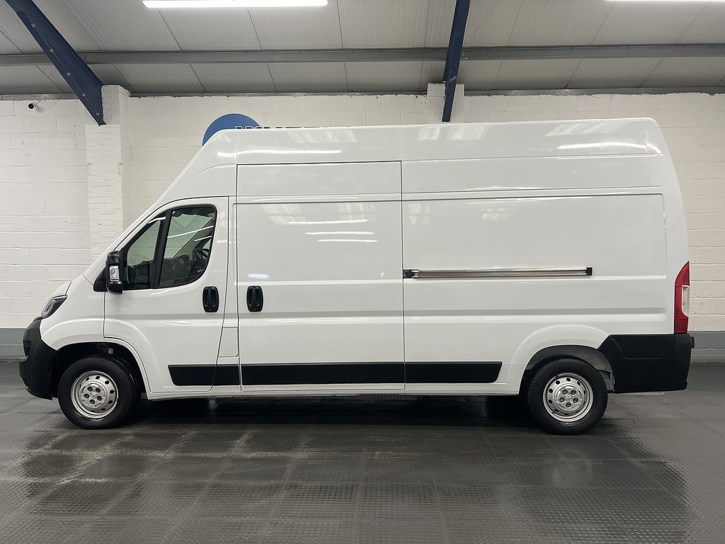 Peugeot Boxer 2.2 Bluehdi 335 Professional Panel Van White #2