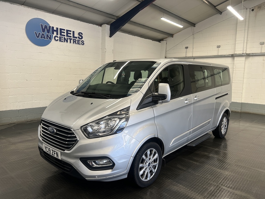 Ford Tourneo Custom 2.0 310 Ecoblue Titanium Minibus Double Cab Di Silver