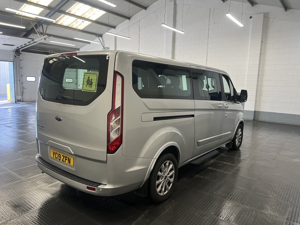 Ford Tourneo Custom 2.0 310 Ecoblue Titanium Minibus Double Cab Di Silver #3