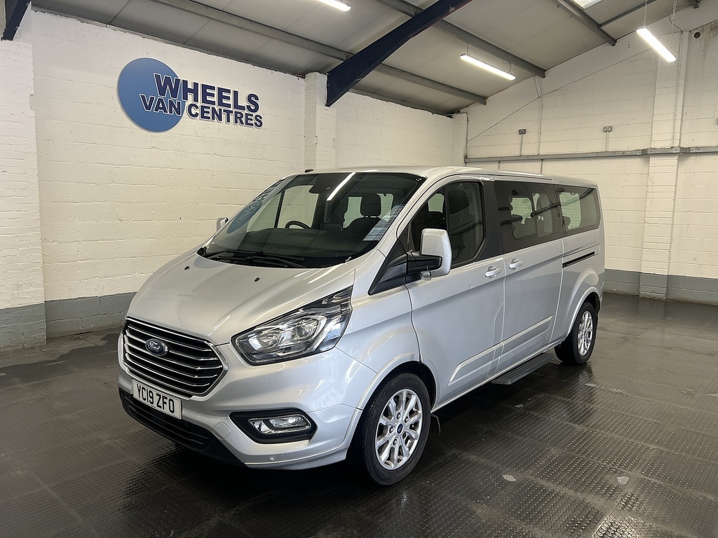 Ford Tourneo Custom 2.0 310 Ecoblue Titanium Minibus Double Cab Di Silver
